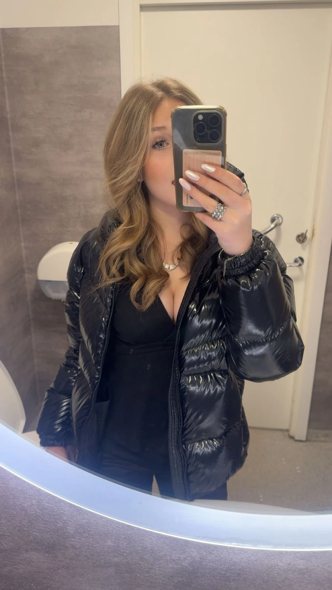 Svart glansig pufferjacka från Colmar - 1