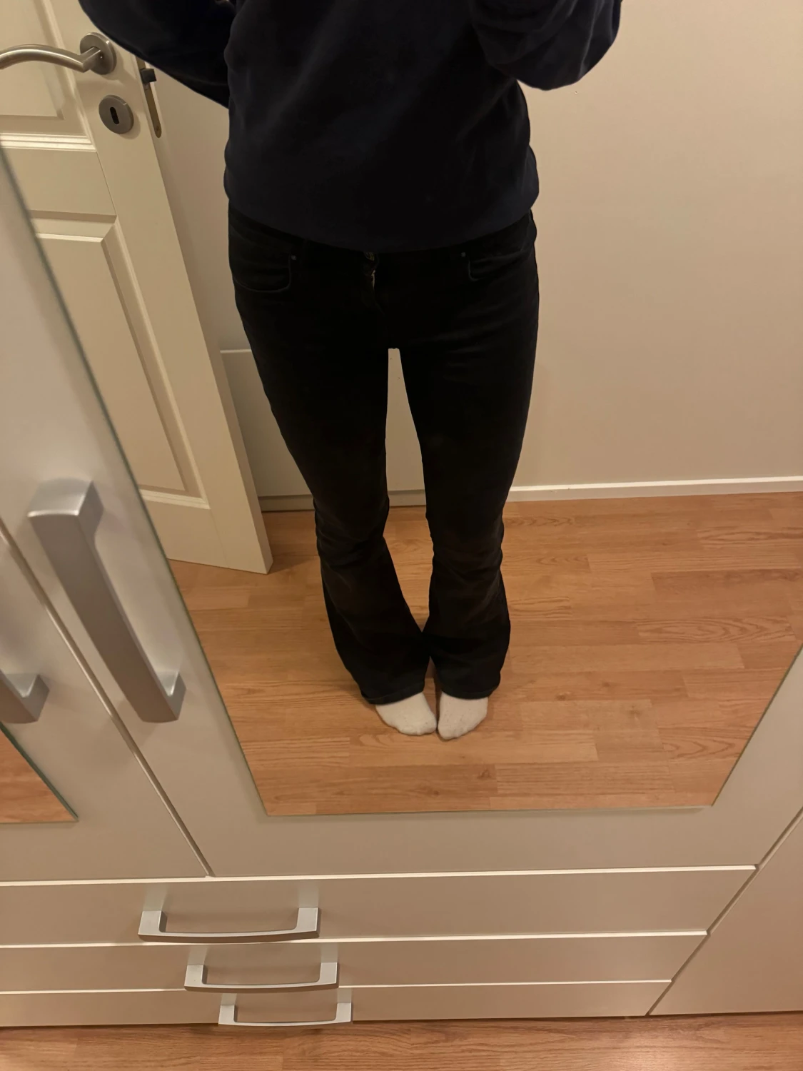 Svarta bootcut jeans - 3