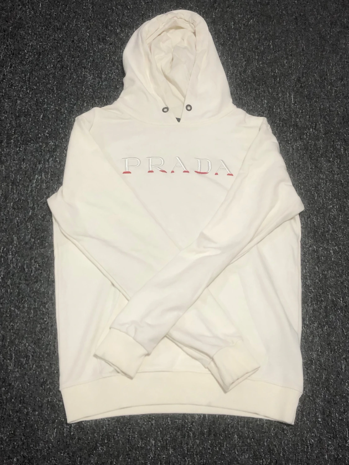 Vit hoodie från Prada med logga - 2