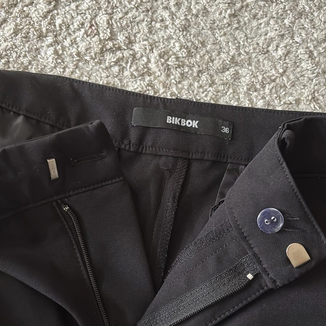 Kostym byxor från bikbok  - 3