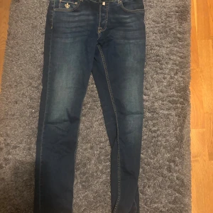 Morris Jeans 31/32 - Feta jeans som sitter slim 31/32. Inga tecken på använda.