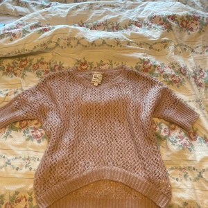 Rosa stickad tröja - Rosa stickad tröja💕storlek s/m köpt vintage 