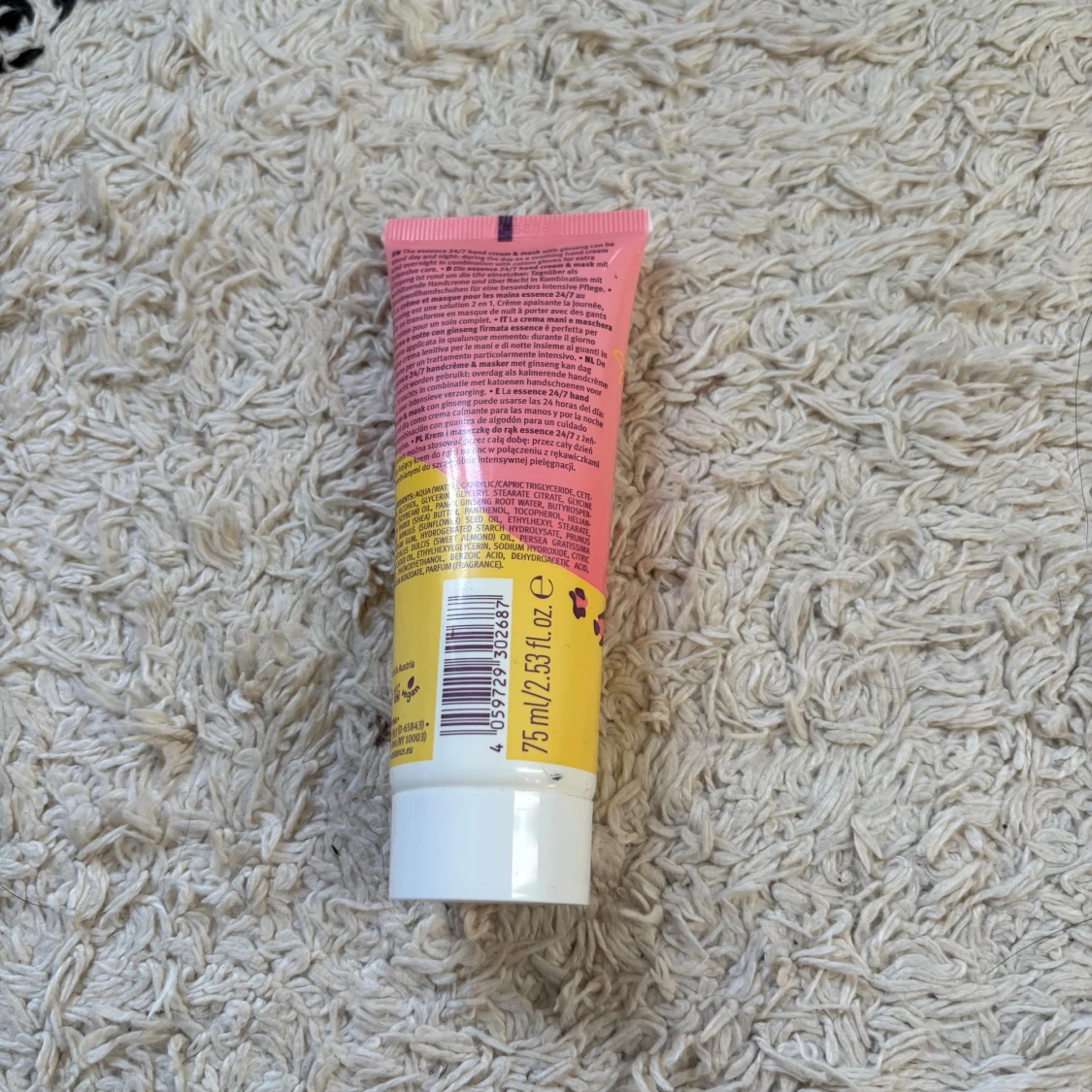 Essence 24/7 Hand Cream & Mask - 1