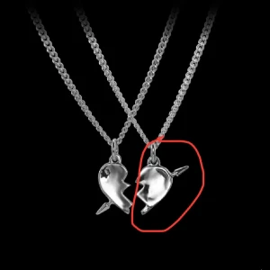 Silverfärgat halsband med hjärthänge - Me and you halsband från marianillsdotter. Lägger ut på nytt då de är många som skrivit och jag håller inte koll😅storlek 45 i kedjan. 