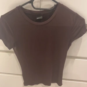 Gina tshirt  - Brun tshirt från gina, storlek xs!💕