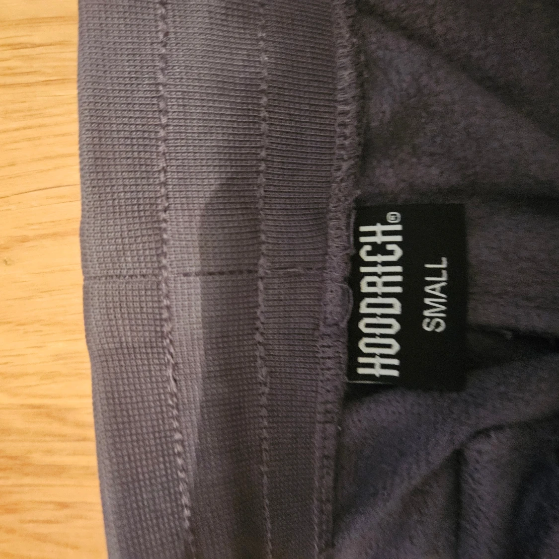 Grå Hoodrich mjukisbyxor med svarta detaljer - 4