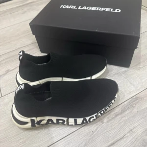 Sneackers  - Använd 2 gånger, är som ny