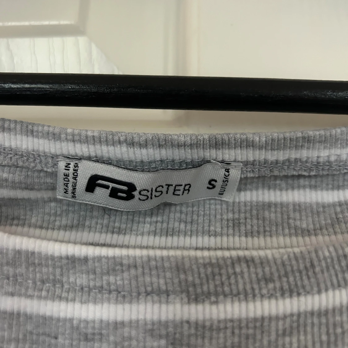 Gråvit randig offshoulder topp från New yorker  - 1