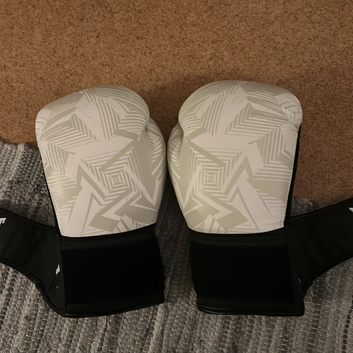 Vita boxningshandskar från Everlast - 4