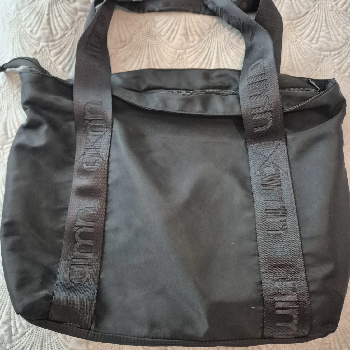 Svart axelväska från Aim'n - 1