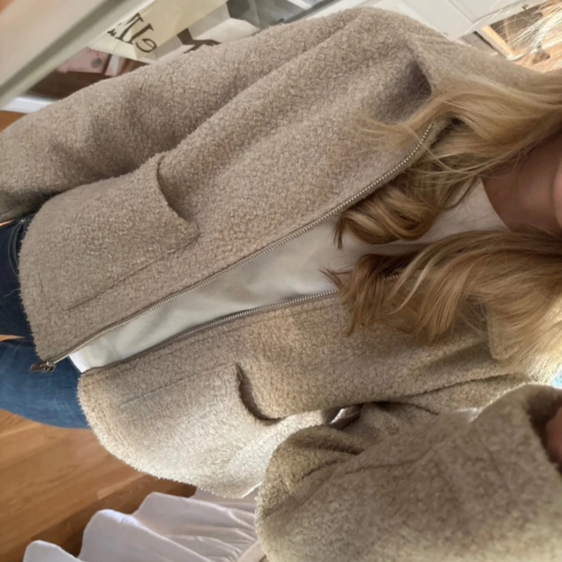 Beige teddyjacka med dragkedja - 1