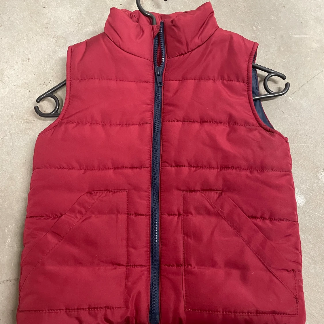 Röd quiltad dunväst från H&M - 1