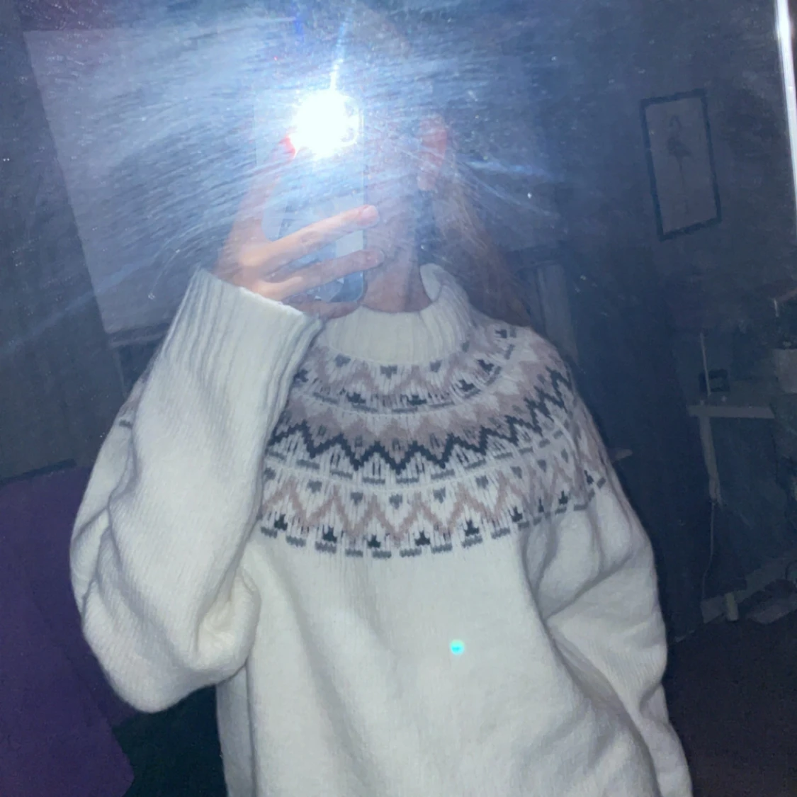 Stickad tröja med fint mönster