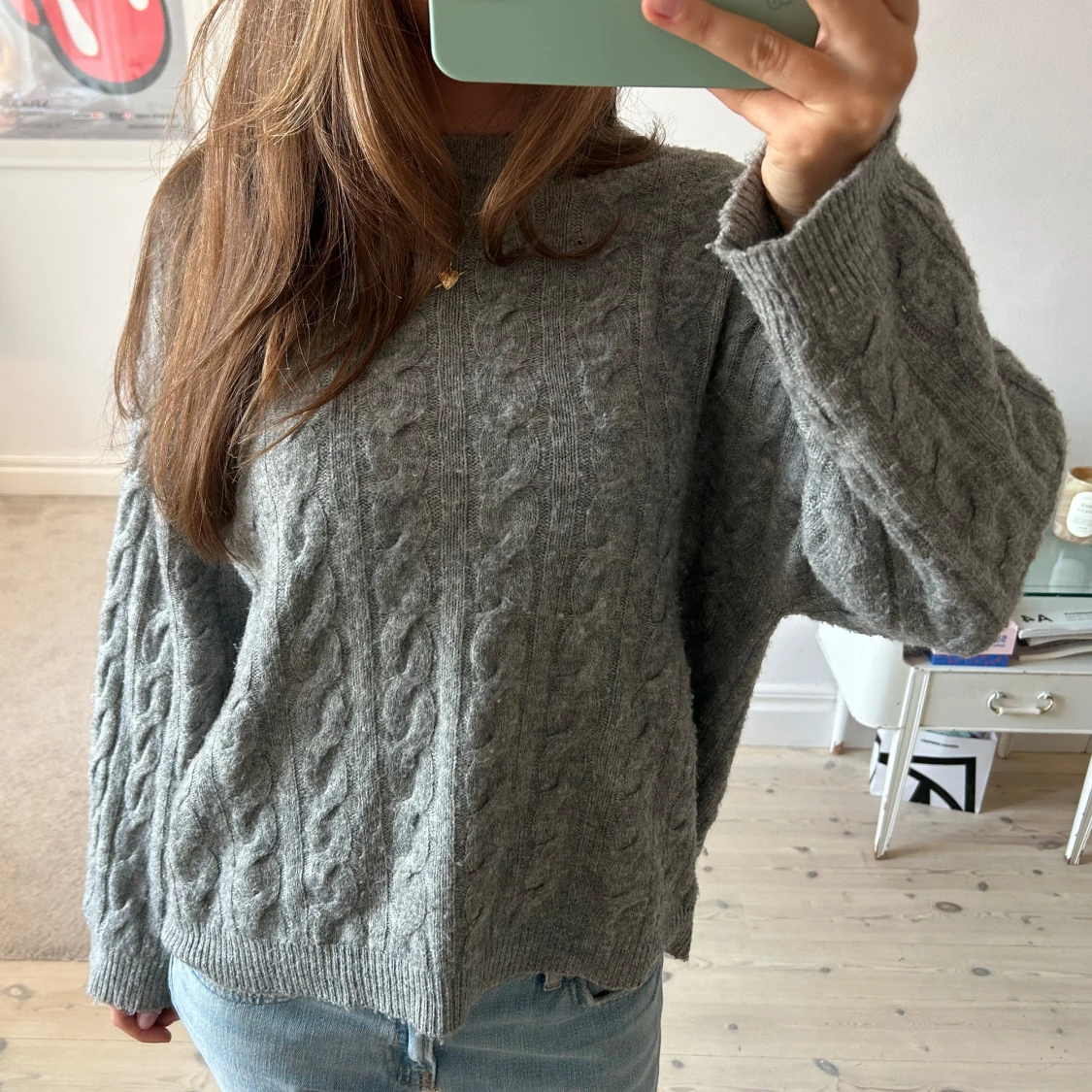 Grå kabelstickad tröja i ullmix