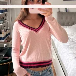 Tröja! - Så fin tröja liten fläck! Storlek 1 vilket motsvarar S 