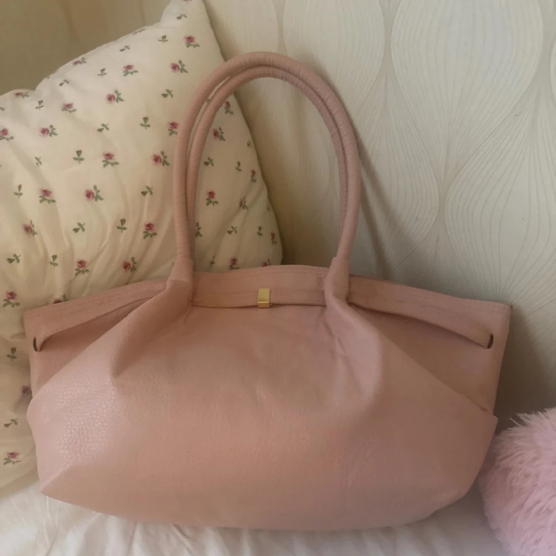 Ljusrosa handväska i skinn - 1