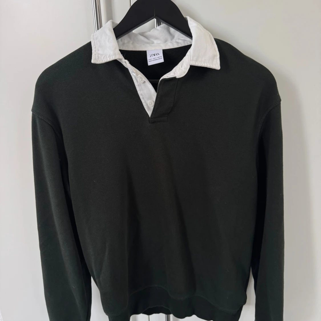 Mörkgrön pikétröja från Zara