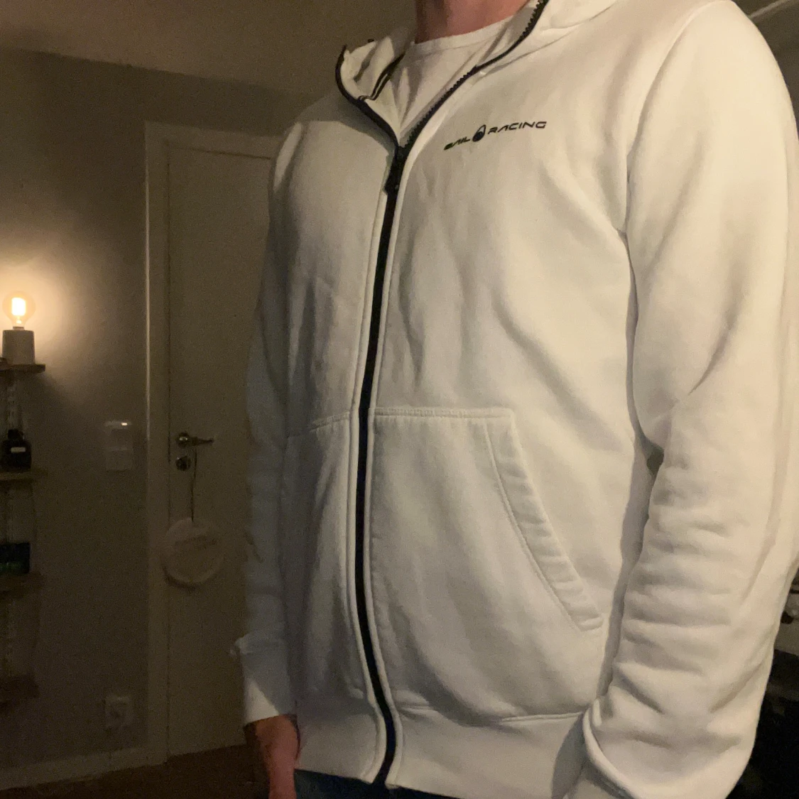 Vit hoodie från Sail Racing - 1