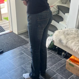 Lågmidjade jeans - Fina lågmidjade jeans buda vad ni kan ge