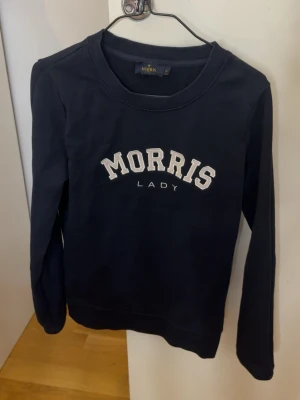 Morris Lady tröja - snygg mörkblå/svart morris tröja!!🩵 