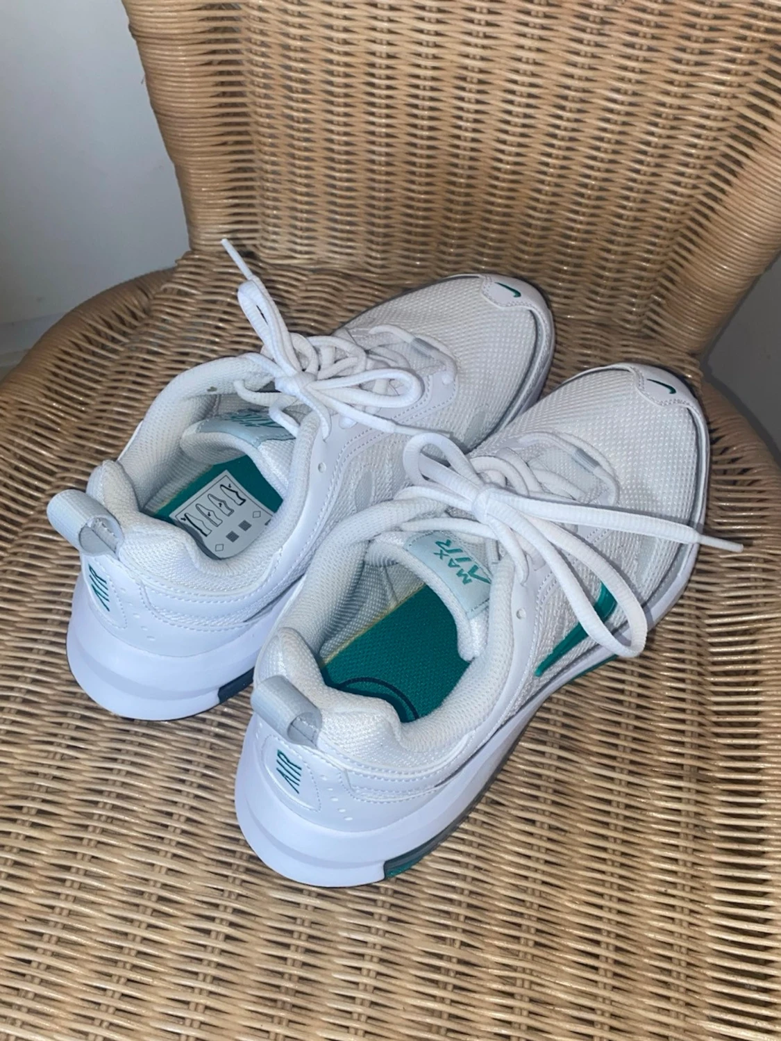 Nike Air Max vita sneakers med turkos detalj - 1