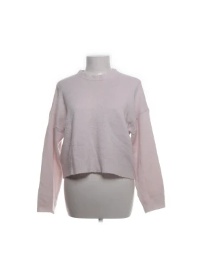 Ljusrosa stickad tröja - Ljusrosa stickad tröja från Subdued i storlek xs. Den är köpt på sellpy och säljer då den inte kommit till användning. Pris kan diskuteras💕