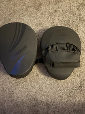 Boxningsmiddar - Tjena säljer mina boxningsmiddar, bara använda några gånger och är i bra kondition.