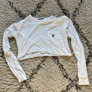 croppad långärmad topp - Superfin croppad långärmad topp från brandy melville!! 