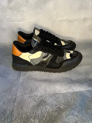 Valentino Rockrunner  - Valentino Rockrunners!! || Nypris ~ 8000 Vårt pris ~ 1899kr || Självklart autentiska! || Bara höra av sig vid funderingar!! 🙌 || 