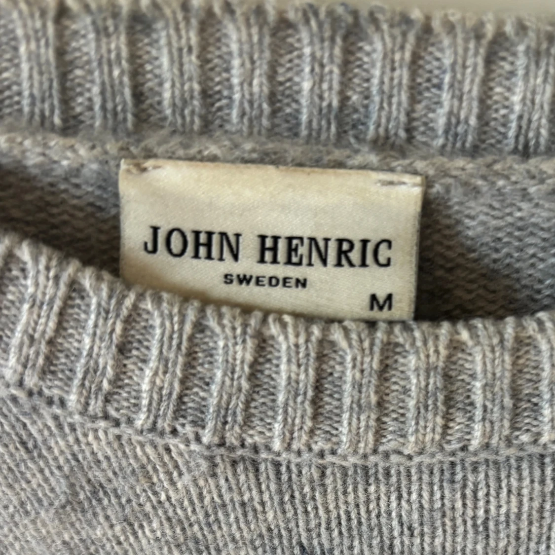 Grå stickad tröja från John Henric - 2