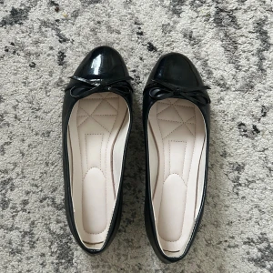 Ballerinaskor med klackar - Använts en gång! 