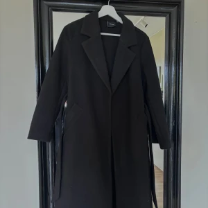 Lång kappa - Superfin kappa från Vera Moda, storlek S. Perfekt till hösten!!