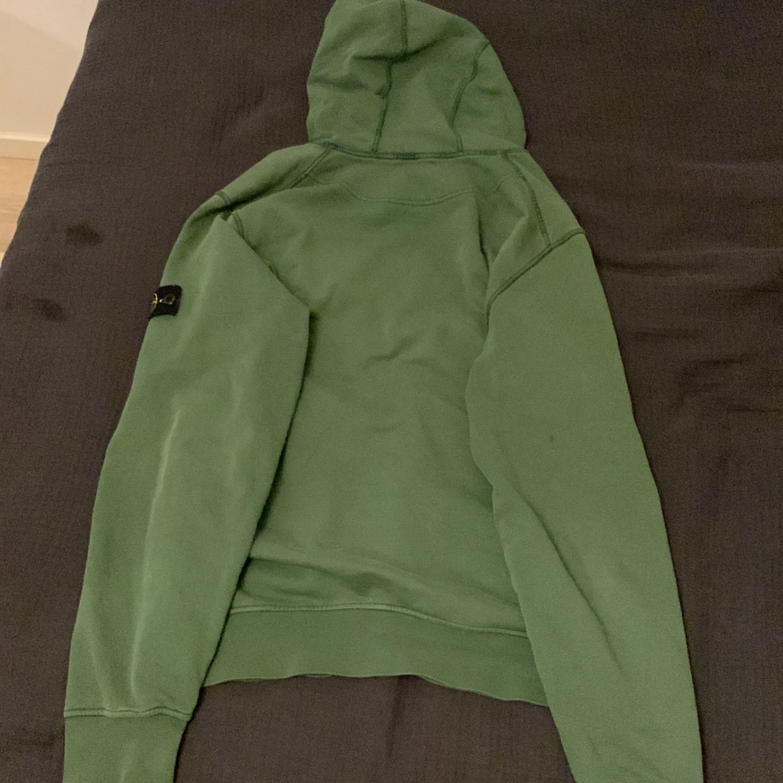 Grön hoodie från Stone Island Junior - 1