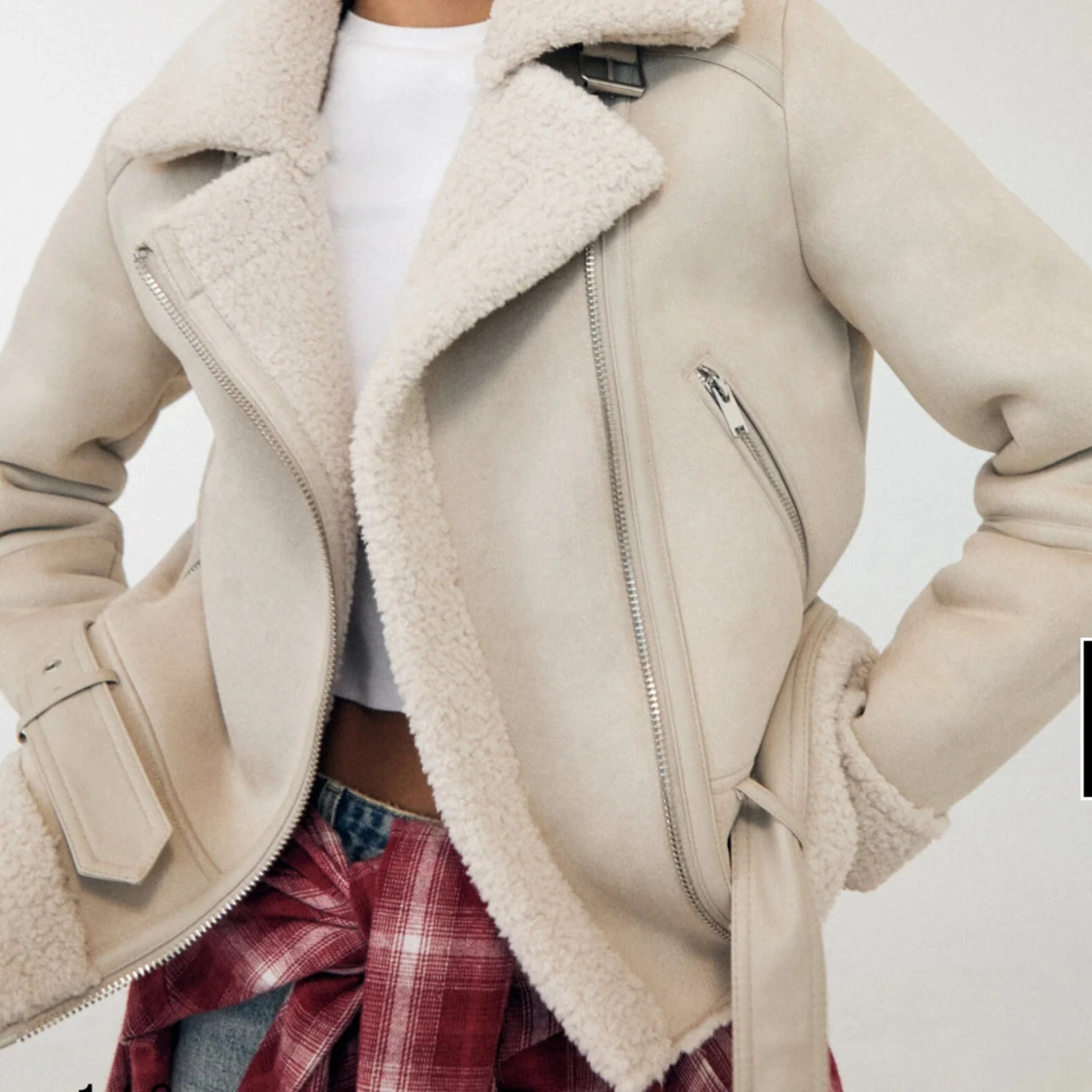 Beige teddyjacka med bälte och dragkedja - 1