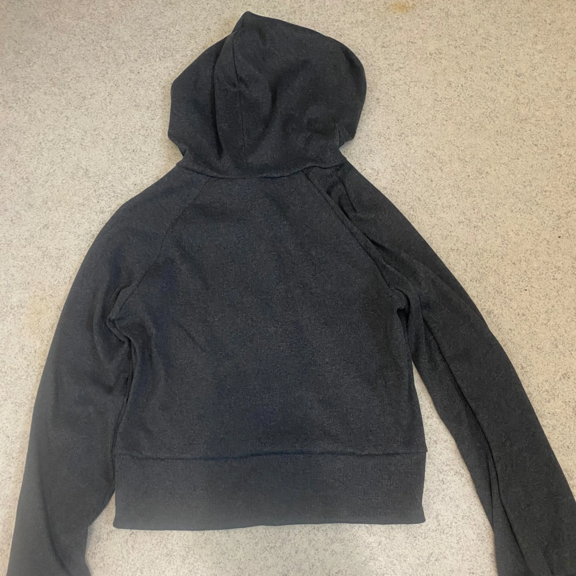 Mörkgrå hoodie med dragkedja - 1