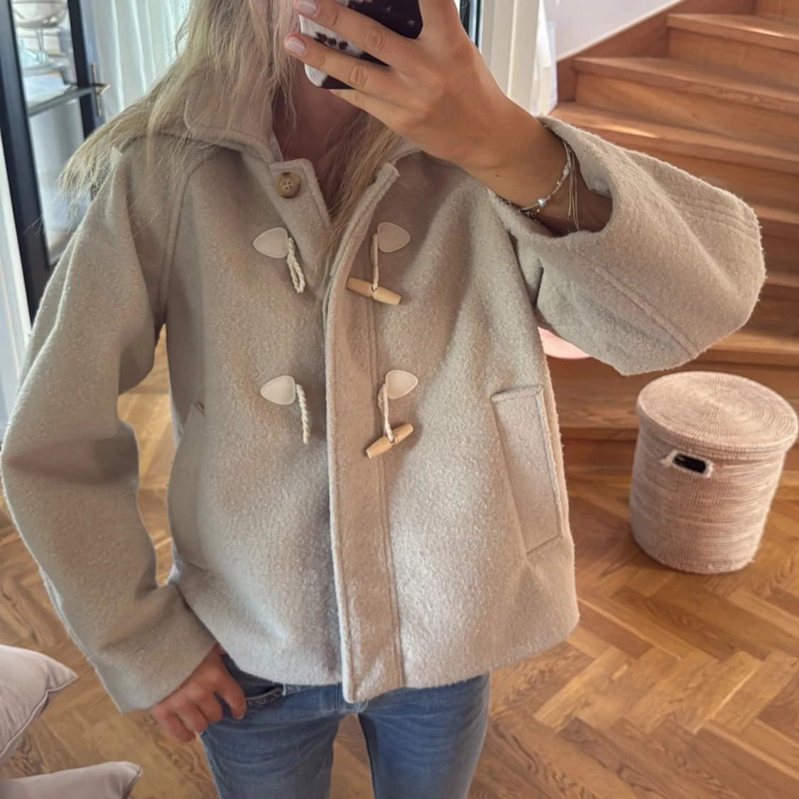 Beige ulljacka med träknappar - 93