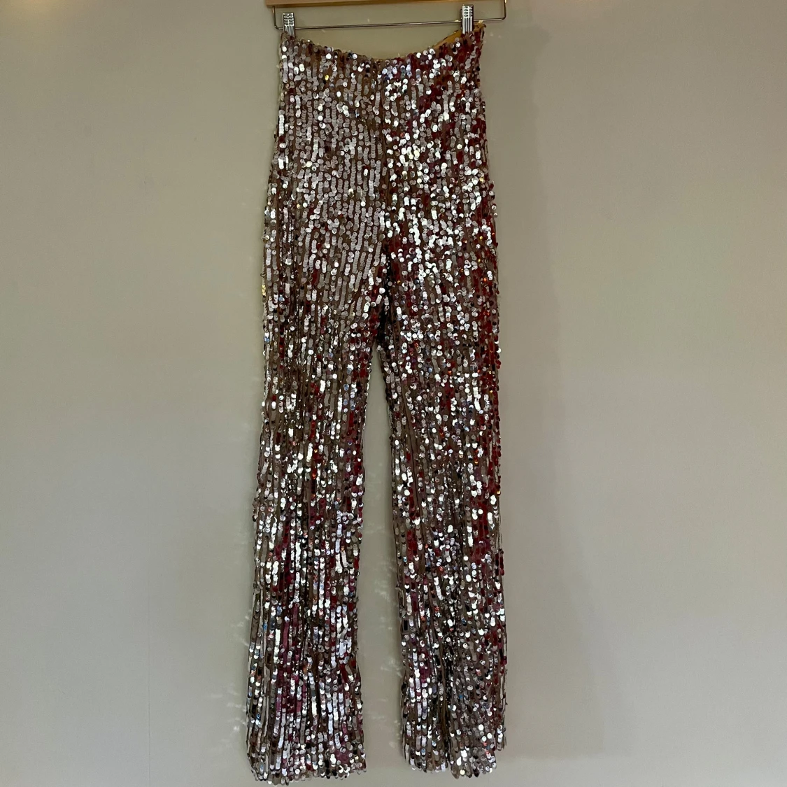 Glittriga paljettbyxor i silver från Zara