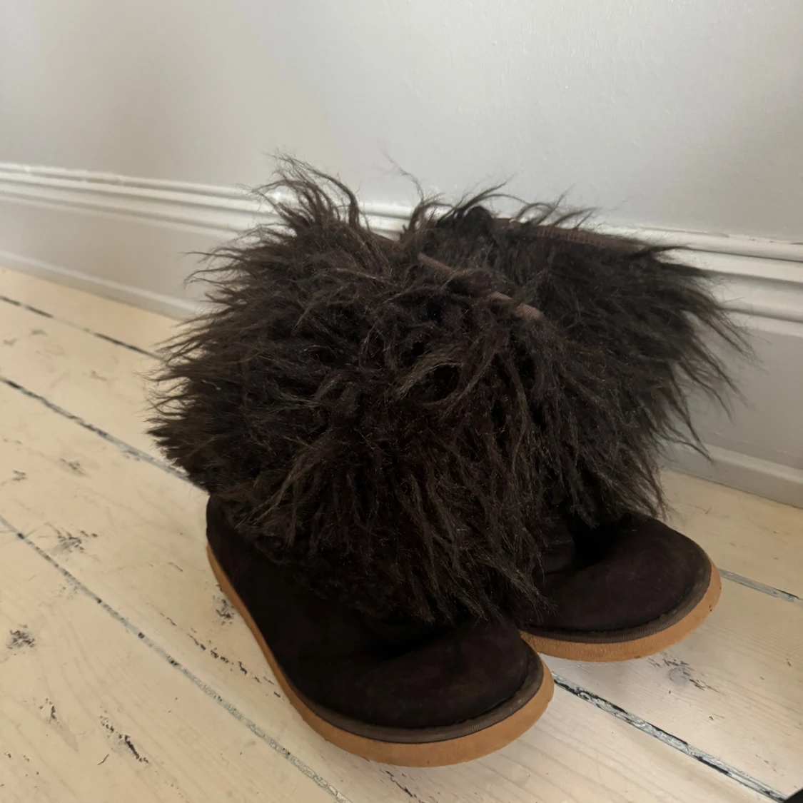 Bruna fluffiga boots med päls - 2