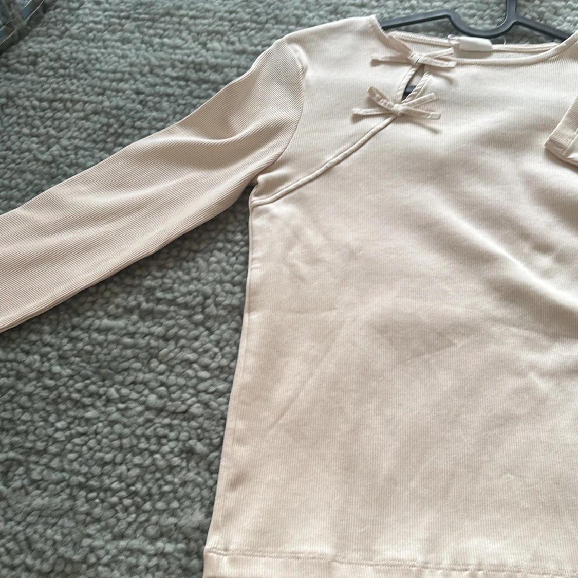 Beige ribbad långärmad topp från Zara