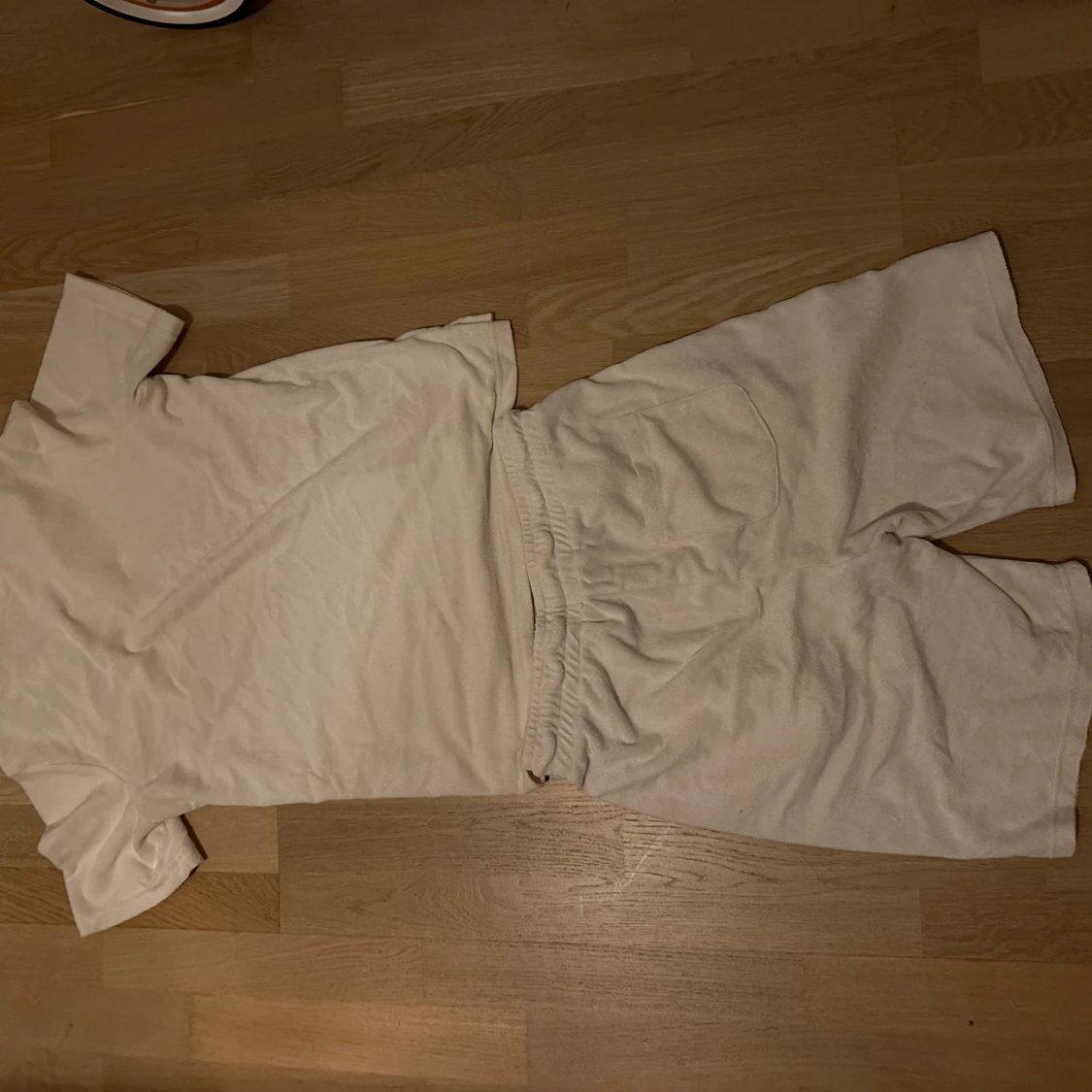 Vita frottéshorts med snörning - 3