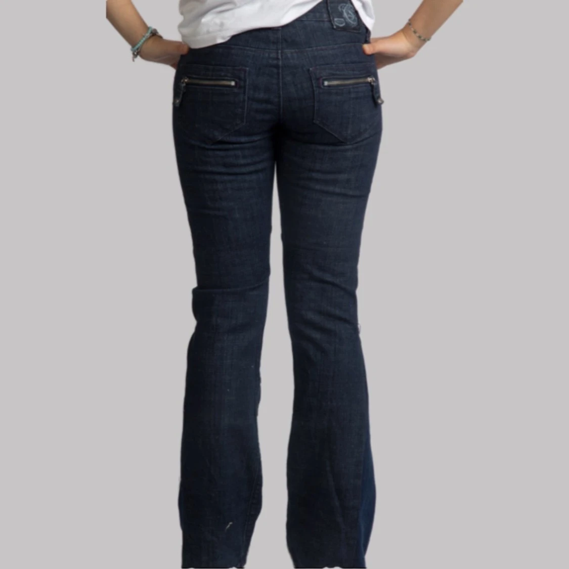 Mörkblå jeans med dragkedjor - 1