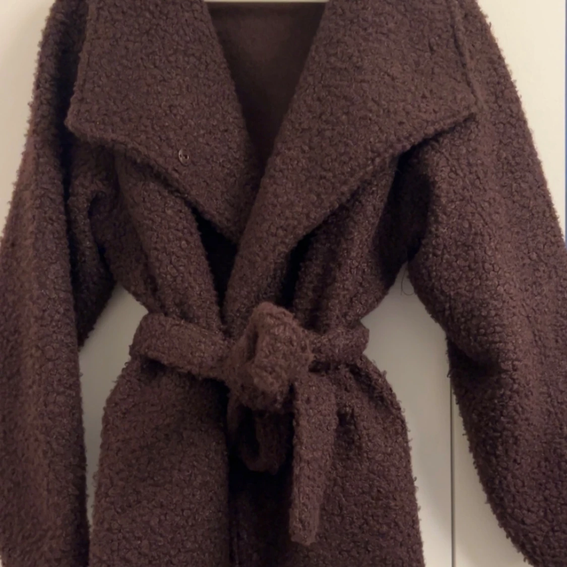 Brun teddyjacka med bälte Gina Tricot XS