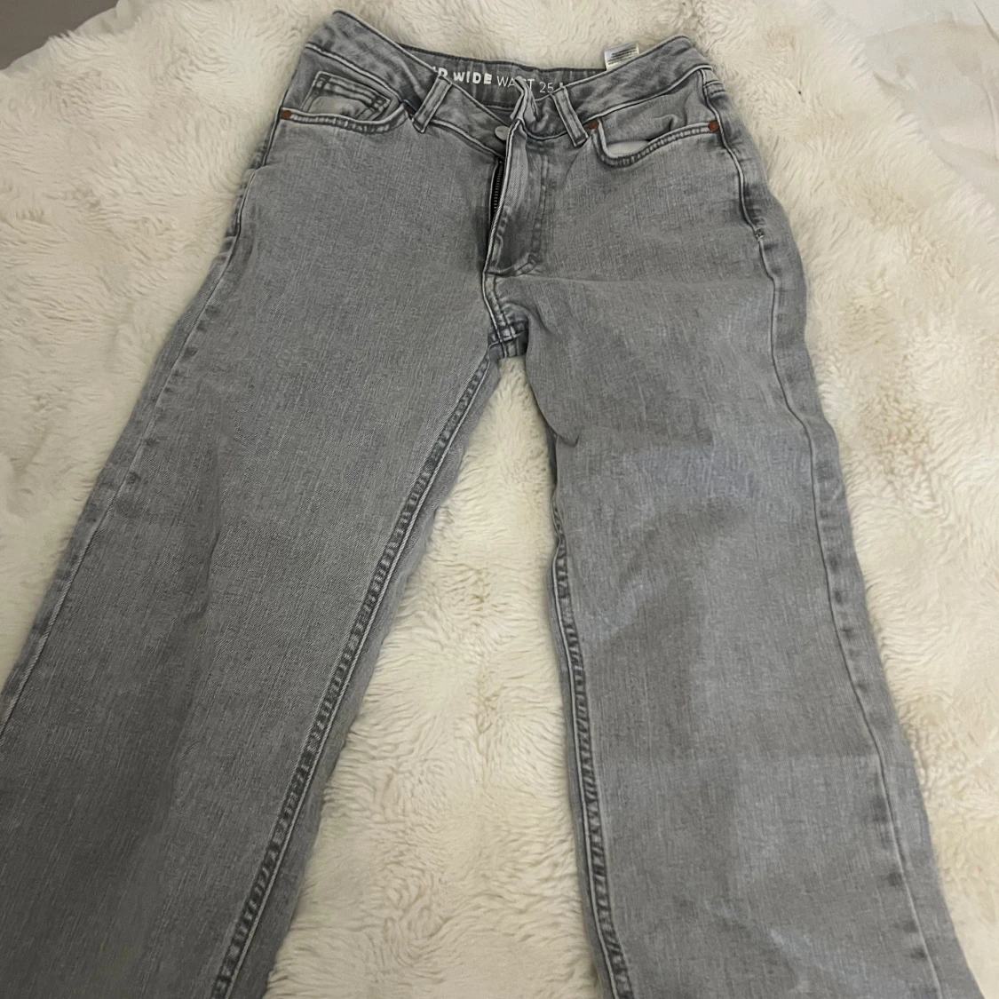 Grå wide jeans midwaist från Denim - 1