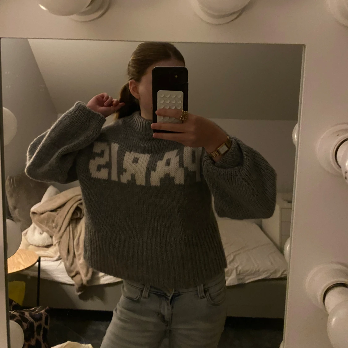 Grå stickad tröja med PARIS-tryck - 3