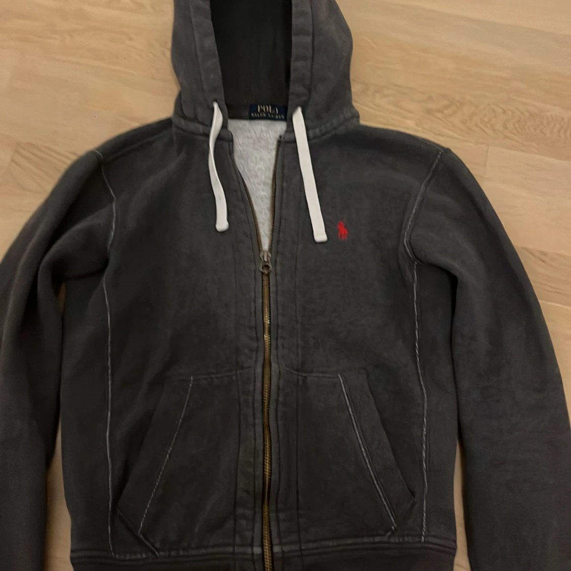 Mörkgrå hoodie från Polo Ralph Lauren