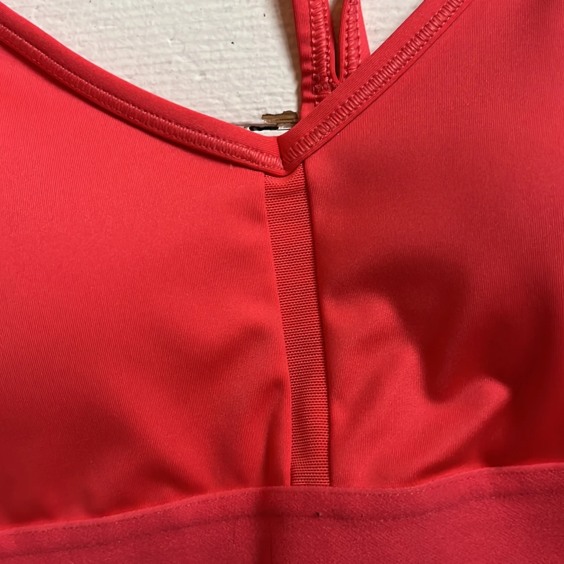 Röd sportig linnetopp från Nike - 3