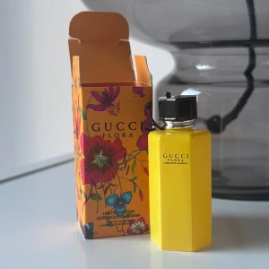 Gucci Flora Gorgeous Gardenia Limited - Limited edition av Gucci Flora Gorgeous Gardenia. Färgstark design och trendig look. Volym: 50 ml. Perfekt för dig som vill sticka ut med en ikonisk parfym från ett av världens mest kända modehus.