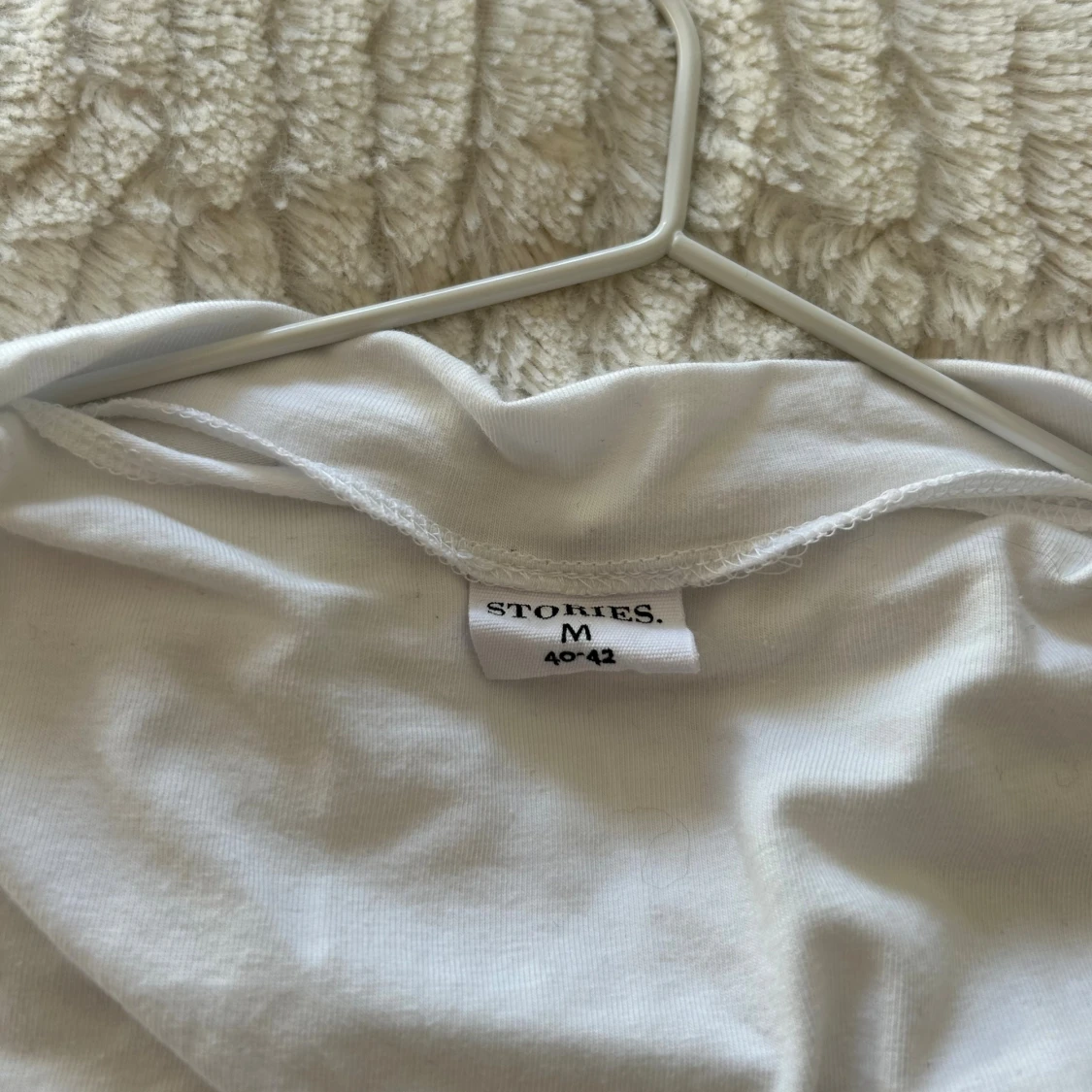 Vit omlottopp med knytband - 4