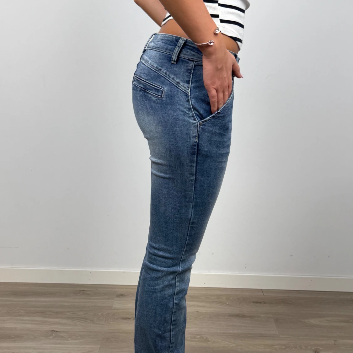 Blå bootcut jeans med låg midja - 1