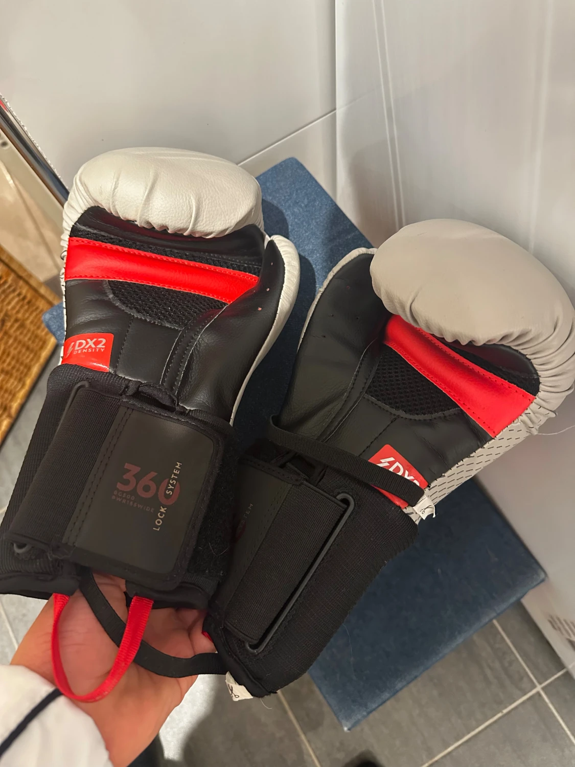 Boxningshandskar 8oz från Decathlon och boxningsställ  - 2